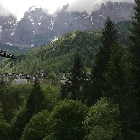 Grande Nella Piccola Cortina