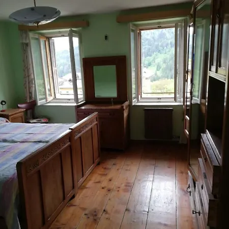 Grande Nella Piccola Cortina